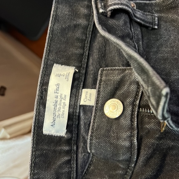 Abercrombie Curve Love 90s Ultra High Rise Straight Jeans - Picture 5 of 6